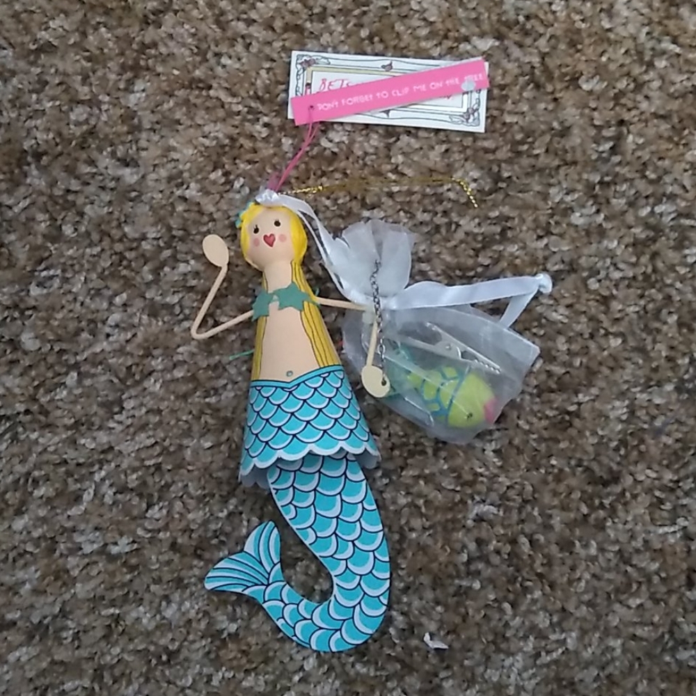 Ornament /picture holder